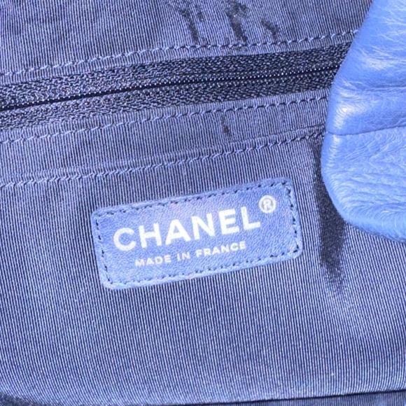 Elegant Blue Chevron Shoulder Bag - Picture 6 of 10